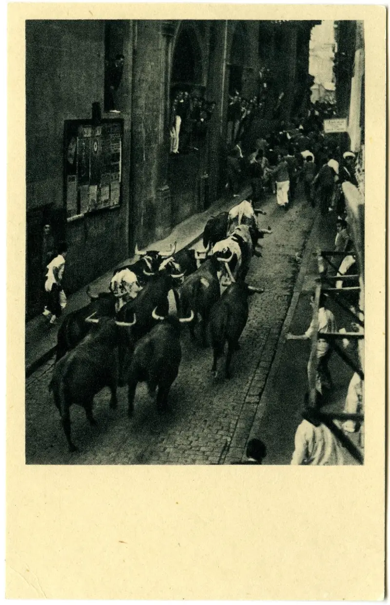 “The rocket sounds. The street narrows before the horns” (Julio Altadill, early 20th century).