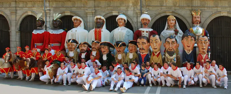 The full Comparsa de Gigantes y Cabezudos de Pamplona.