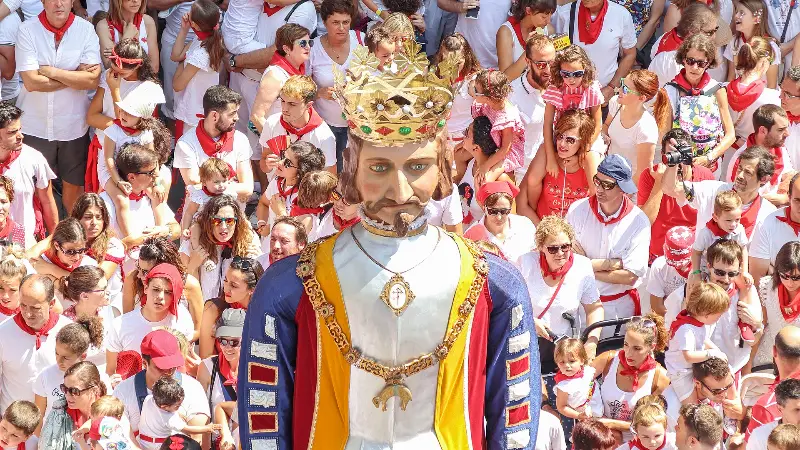 The troupe says goodbye to Pamplona on July 14, 2018.