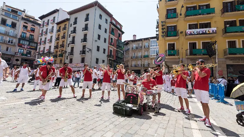 Música en la calle el 14 de julio, último día de fiestas (2018).