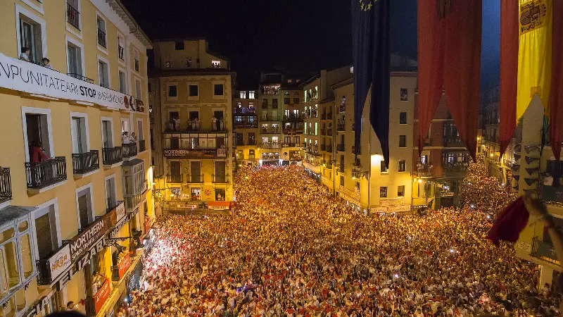 La plaza del Ayuntamiento abarrotada la noche del 14 de julio de 2018.