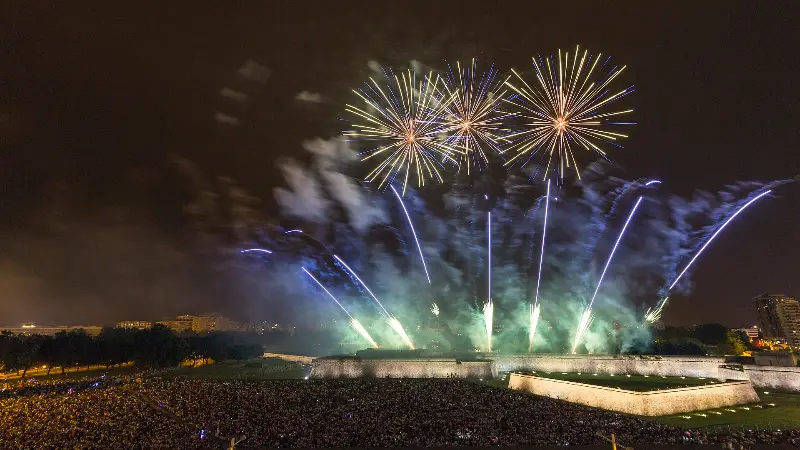 A multicoloured finale over Pamplona (2018).