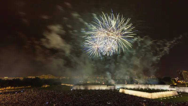 Thousands watch the fireworks every night at 11 pm (2018).